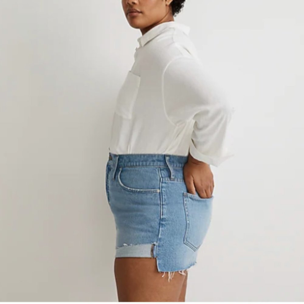 Madewell THE PERFECT VINTAGE JEAN SHORT IN ANSBURY WASH: SIDE-SLIT EDITION